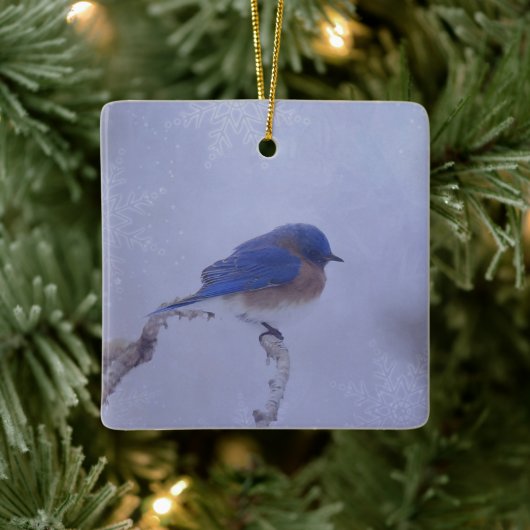 Blauwvogel in Snowy Winter Trees - Holiday Keramisch Ornament (Boom)