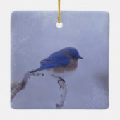Blauwvogel in Snowy Winter Trees - Holiday Keramisch Ornament (Achterkant)