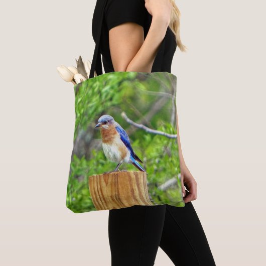 Blauwvogel op een omheining post tote bag (Dichtbij)