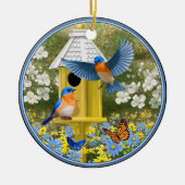 Blauwvogels en Tall Yellow Birdhouse Keramisch Ornament (Voorkant)