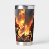 **"Blazing Bravery: The Otter Firefighter"** Geïsoleerde Drinkbeker (Links)