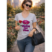 Blazing Hot Vibes Women's Basic V-Neck T-shirt van