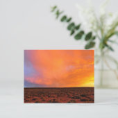 Blazing Sunset met bliksem over woestijn Briefkaart (Staand voorkant)
