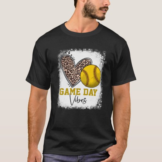 Bleached Softball Game Day Vibes Softball Mom Moth T-shirt (Voorkant)