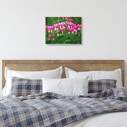 Bleeding Heart Canvas Print (Insitu (Slaapkamer))