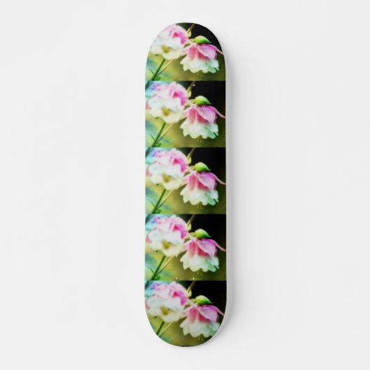 Bleeding Hearts by Shirley Taylor Persoonlijk Skateboard (Voorkant)