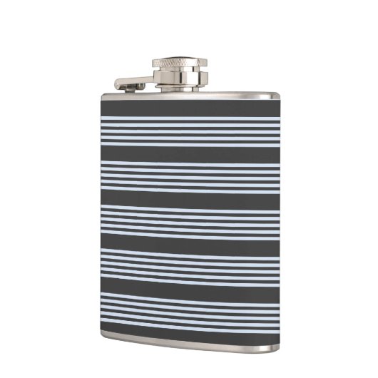 Bleek blauw en houtskool met vijf strepen heupfles (Links)