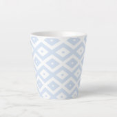 Bleek blauw en wit diamantpatroon latte mok (Voorkant)