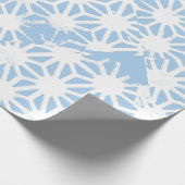 Bleek blauw geometrisch patroon cadeaupapier (Hoek)
