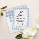 Bleek Blue Gingham Pset Baby shower BBQ Kaart<br><div class="desc">Viel mama en baby om te zijn met deze baby-q achtertuin barbecue party uitnodiging die een vrolijke foto bevat van het klassieke gingham plaid picnic cloth patroon in zacht blauw en wit, plus de charmante details van grilling tools met een hart. Pas de tekst aan om uw partijdetails met flexibele...</div>