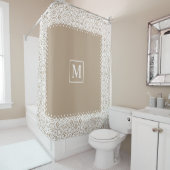 Bleek damppatroon van de taupe en monogram douchegordijn (In situ)