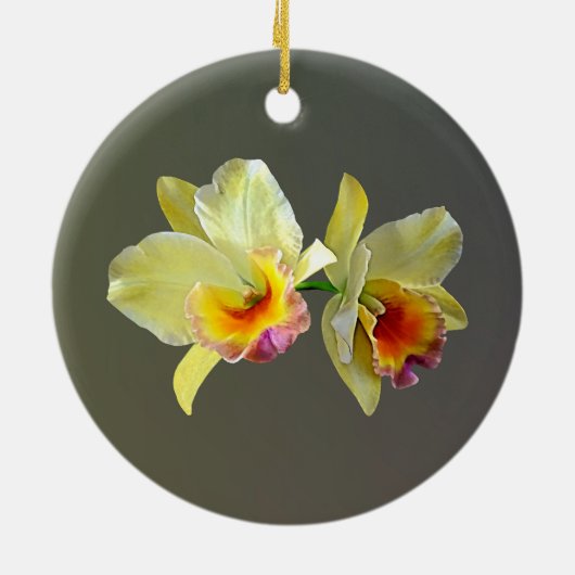 Bleek Geel Cattleya Orchids Keramisch Ornament (Achterkant)