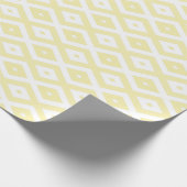 Bleek geel en wit diamantpatroon cadeaupapier (Hoek)