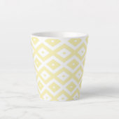 Bleek geel en wit diamantpatroon latte mok (Voorkant)