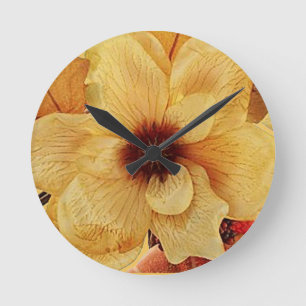 Bleek gele keukenklok met bloem ronde klok