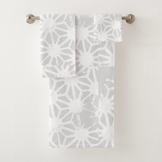 Bleek grijs geometrisch patroon bad handdoek (Insitu)