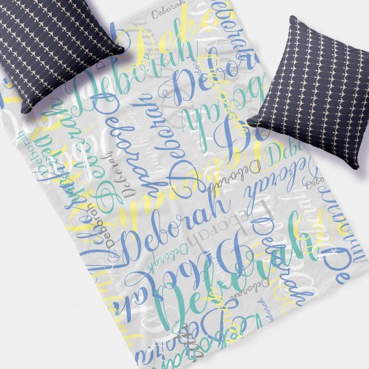 Bleek grijze vlootswand met herhaalde naam fleece deken