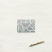 Bleek groen en grijs mozaïekpatroon post-it® notes (Op bureau)