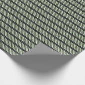 Bleek groen en houtskool vijf strepen patroon cadeaupapier (Hoek)