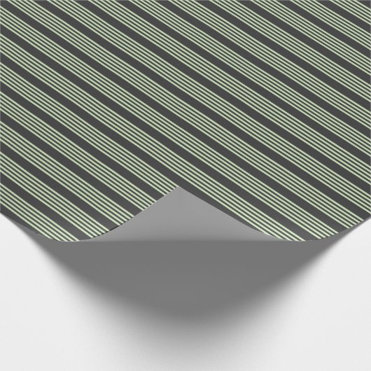 Bleek groen en houtskool vijf strepen patroon cadeaupapier (Hoek)
