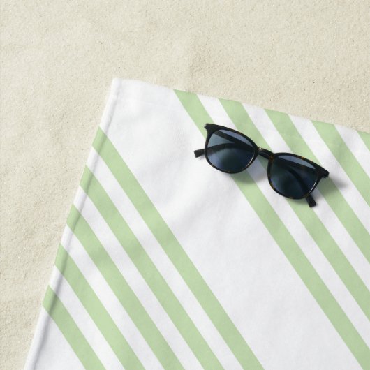 Bleek groen en wit vijf strepen patroon strandlaken (In situ)