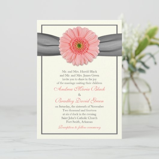 Bleek koraal Gerbera Gray Ribbon Wedding Invitatio Kaart (Staand voorkant)