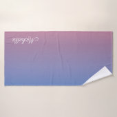 Bleek roze en blauwe gradiëntombre badhanddoek (Badhanddoek)