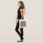 Bleek roze en blauwe gradiëntombre tote bag (Voorkant (model))