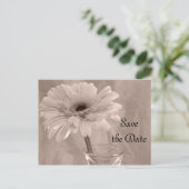Bleek roze gekleurde Daisy Wedding Save the Date Aankondigingskaart (Staand voorkant)