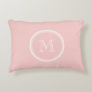 Bleek roze hoog gekleurd monogram decoratief kussen