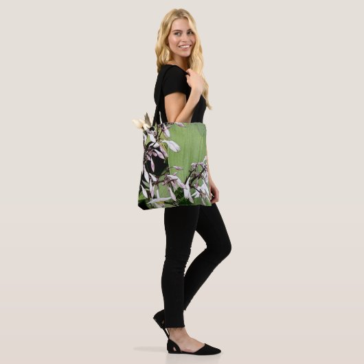 bleek roze klokbloem & blad tote bag (Op model)