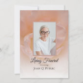 Bleek Roze Roze Bloemblaadjes Levend Uitvaartfeest Kaart (Voorkant)