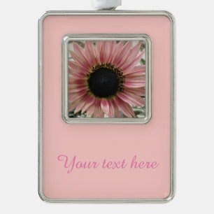 Bleek roze zonnebloem, speciaal gepersonaliseerd verzilverd omlijst ornament