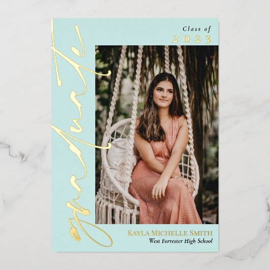 Bleek Turquoise Gouden Calligraphy Foto Afstudeerf Folie Uitnodiging (Voorkant)