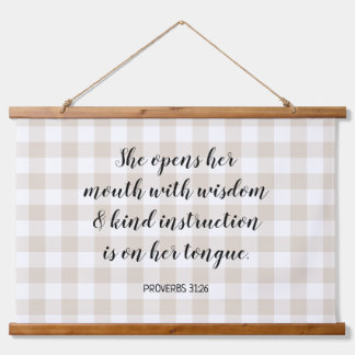 Bleekbeige Gingham-kalligrafie Bijbelvers Tekst Hangend Wandkleed