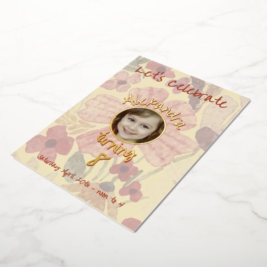 Bleekgele Indiase rode bloemen waterverf verjaarda Folie Uitnodiging (Gedraaid)