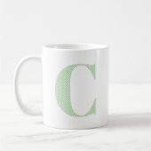 Bleekgroene en witte polkadot-monogram koffiemok (Links)