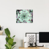 Bleekgroene foto van paarse succulent uit de buurt poster (Thuiskantoor)