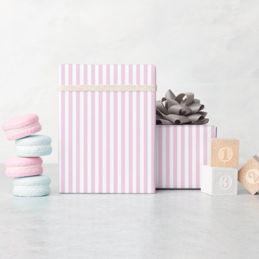 Bleekroze en witte strepen cadeaupapier (Baby Shower)
