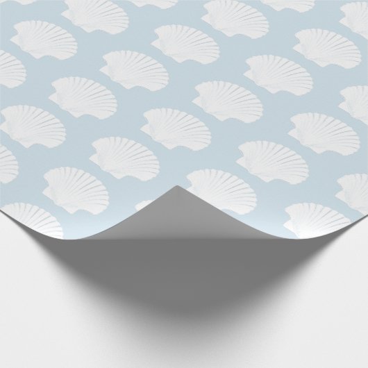 Bleke blauw en witte zee schelpen cadeaupapier (Hoek)