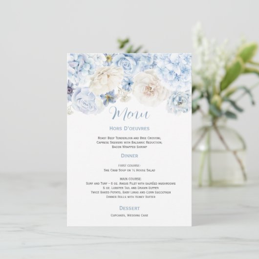 Bleke Blauw-Wit Bloemen Trouwmenu Menu (Staand voorkant)