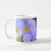 Bleke blauwe pansies koffiemok (Links)
