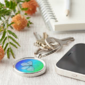 Bleke blauwe vlinder op blauwe achtergrond Zilver Sleutelhanger (Zijkant)