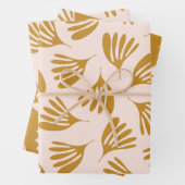 Bleke Blush en Mosterd Wisp Leaves Eigentijds Inpakpapier Vel (In situ)