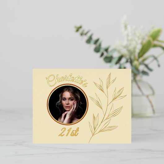 Bleke Geel & Graphic Gold Leaf Verjaardag Folie Uitnodiging Briefkaart (Staand Voorkant)