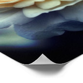 Bleke gele roos in bloesemspiegel Abstract Poster (Hoek)