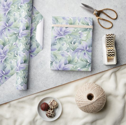 Bleke groene en paarse bloemen en bladeren zacht cadeaupapier (Crafts)