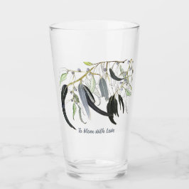 bleke groene kauwgomblad met bericht glas