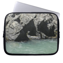 Bleke groene rivier granieten kliffen laptop Hoesj Sleeve