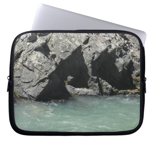 Bleke groene rivier granieten kliffen laptop Hoesj Sleeve (Voorkant)